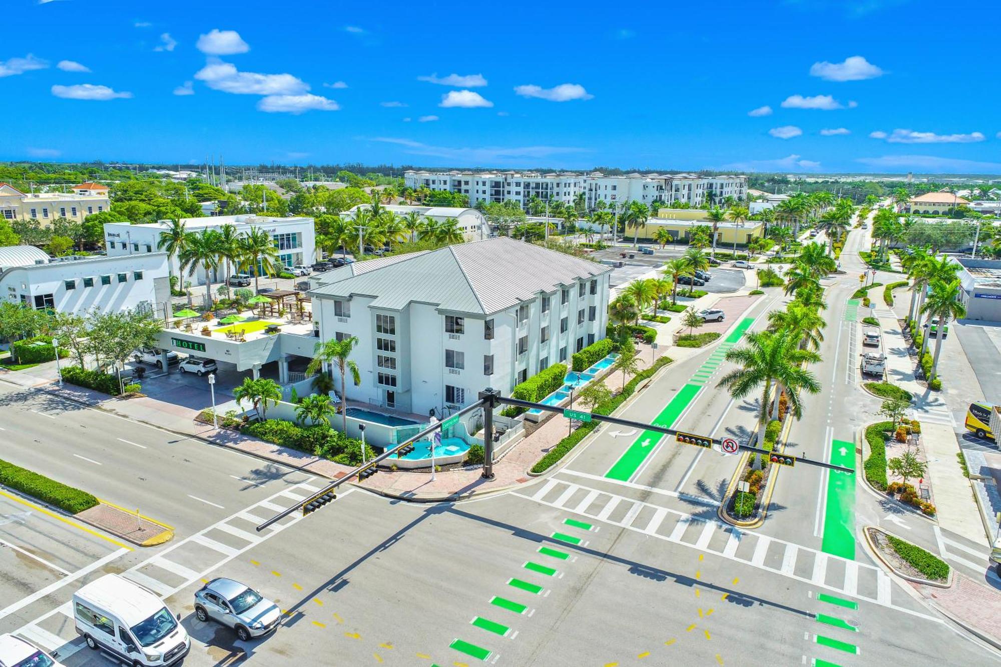 Naples Park Central Hotel מראה חיצוני תמונה