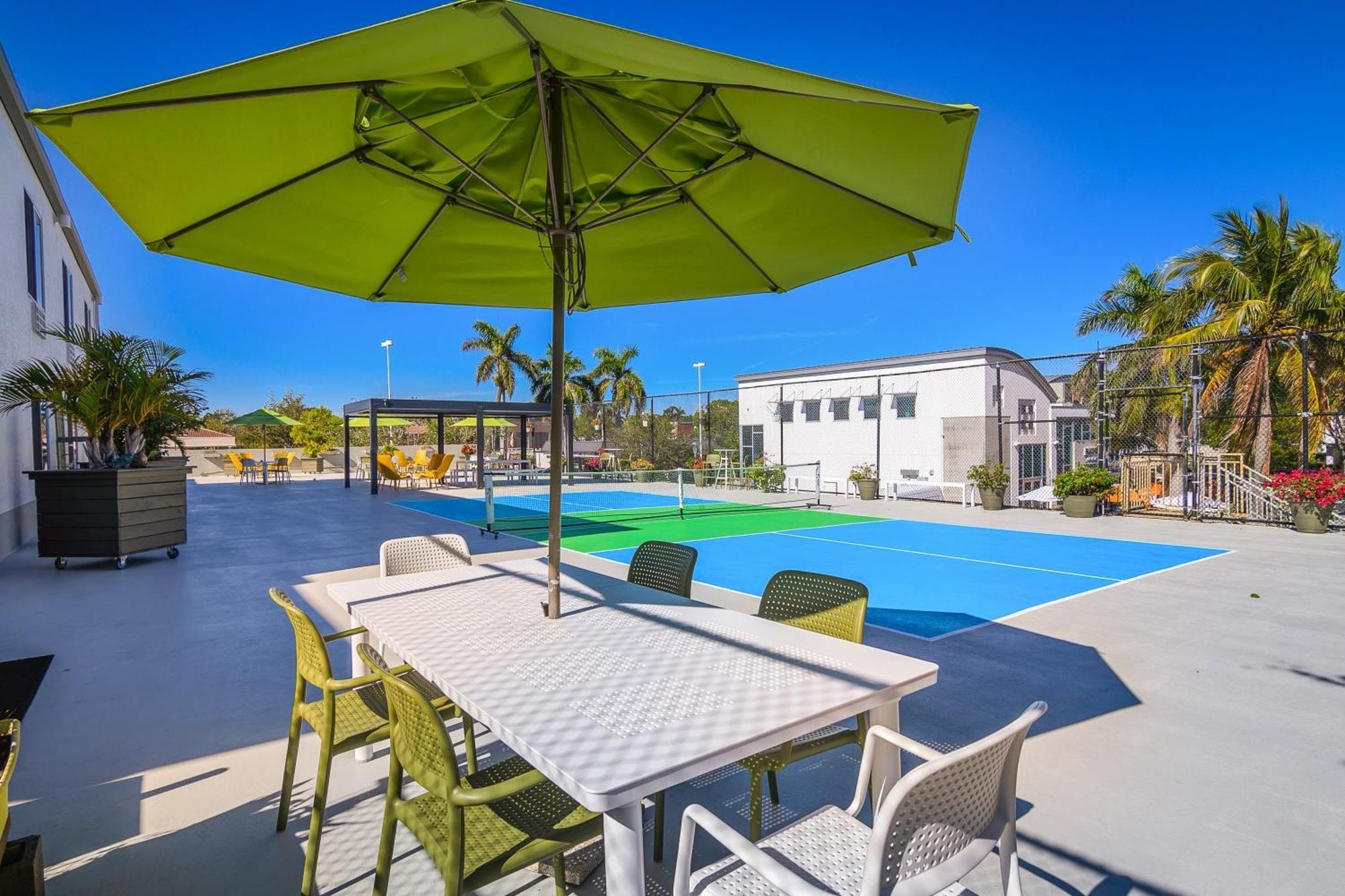 Naples Park Central Hotel מראה חיצוני תמונה